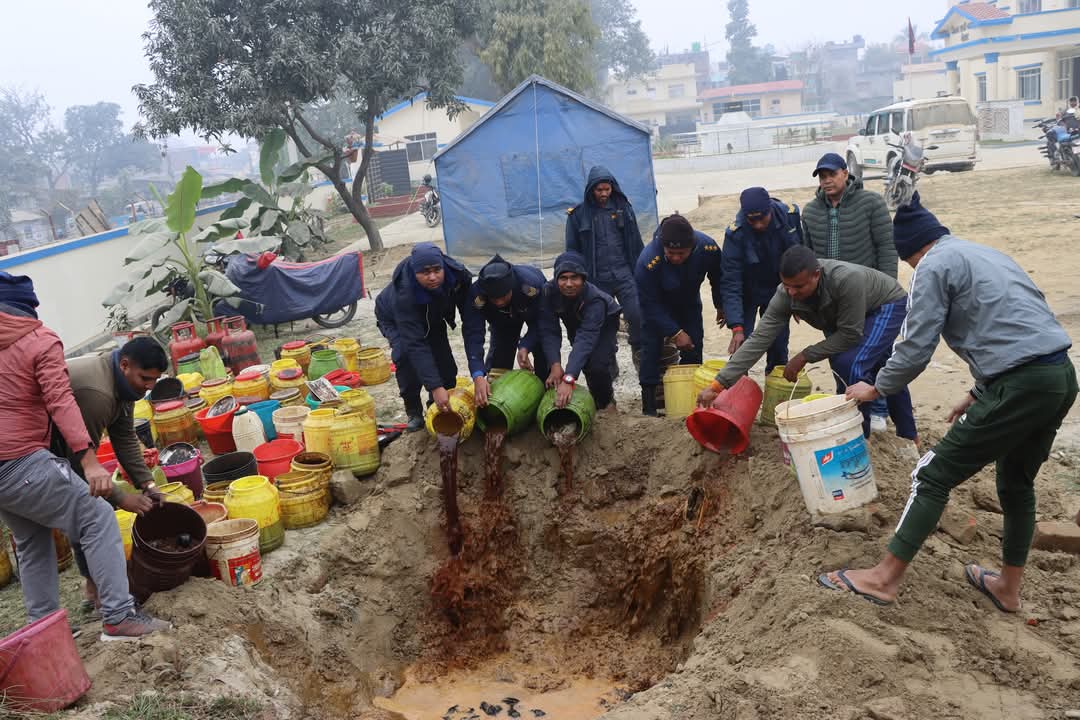 रौतहटद्वारा साढे तीन हजार लिटर बढी मदिराजन्य पदार्थ नष्टमा प्रहरी