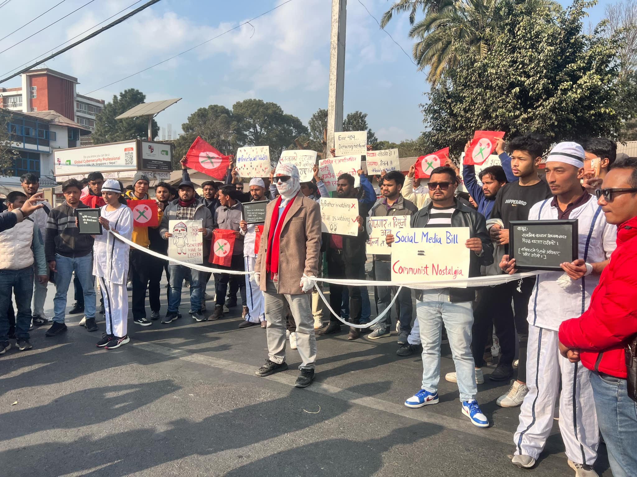 कांग्रेसको भ्रातृ संगठन नेविसंघले सामाजिक सञ्जाल विधेयकविरुद्ध सडकमा