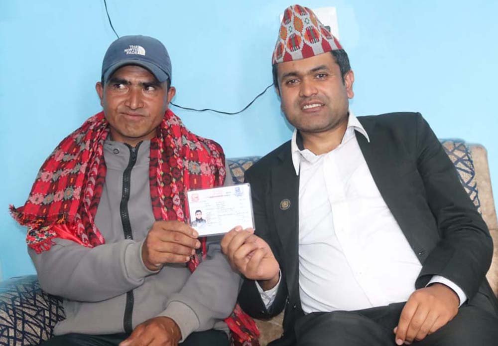 खोटाङमा बुबाआमाको टुङ्गो नभएका इन्द्रबहादुरलाई नागरिकता