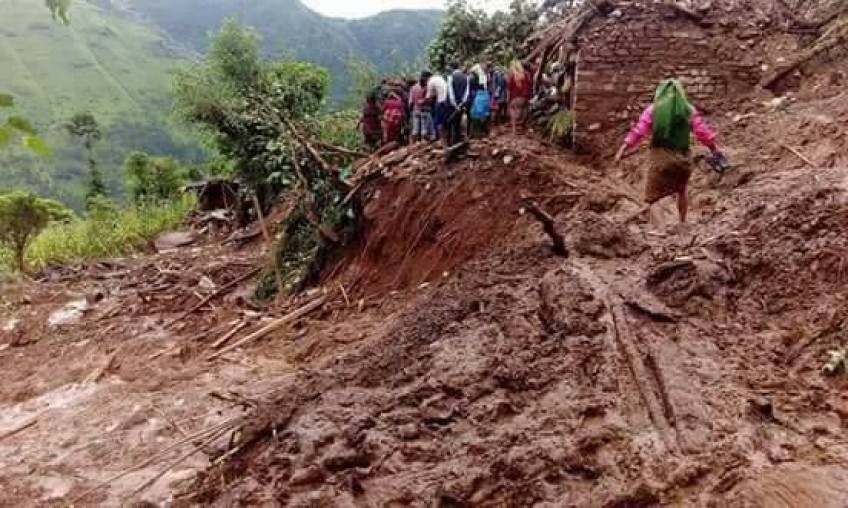 कपुरकोटको चोरखोला क्षेत्रमा पहिरो दाङ–सल्यान सडक अवरुद्ध
