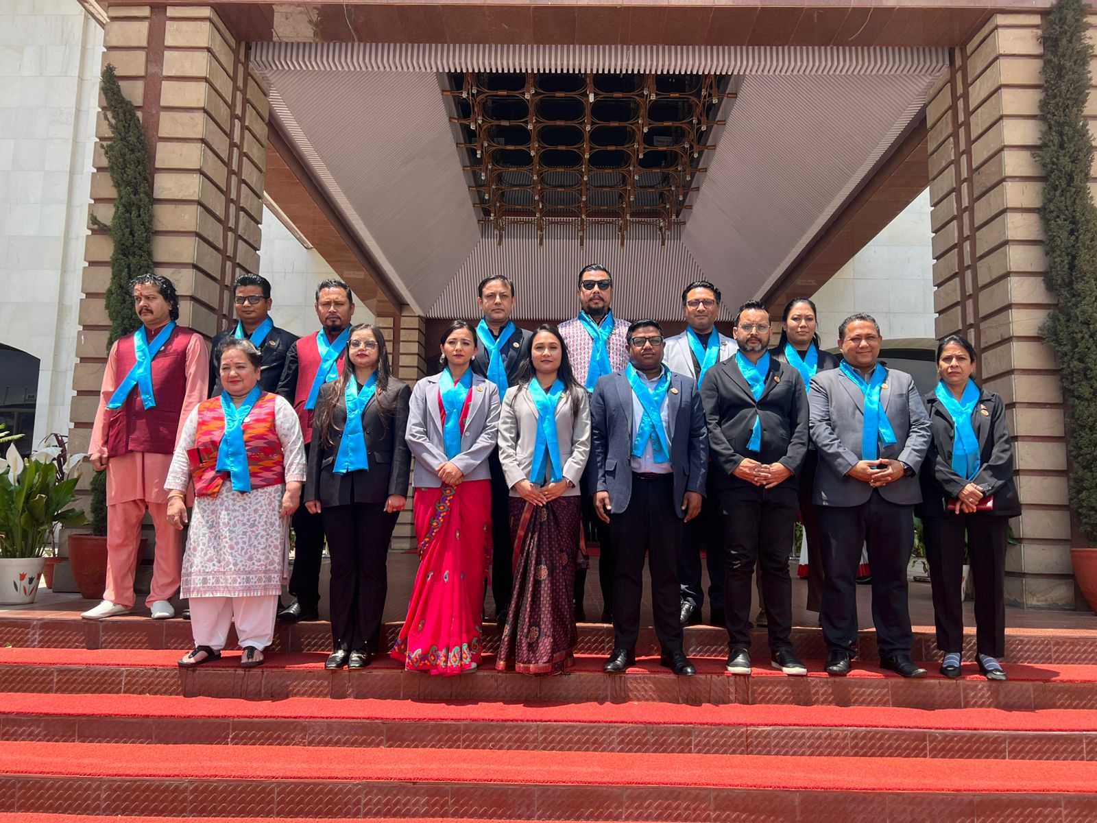 निलो रिबन लगाएर रास्वपाका सांसद संसदमा