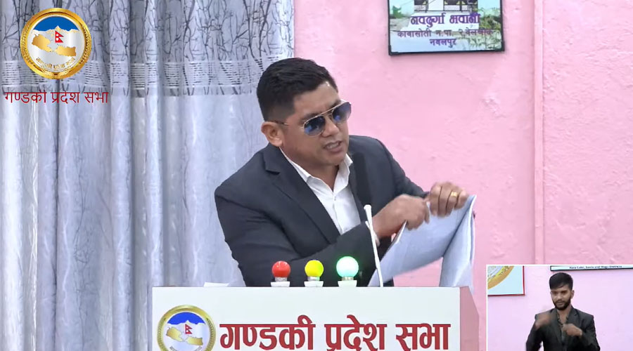 गण्डकी प्रदेशसभा : सांसद जुग्जालीद्वारा रोष्ट्रममै बजेट पुस्तिका च्यातिने घटना