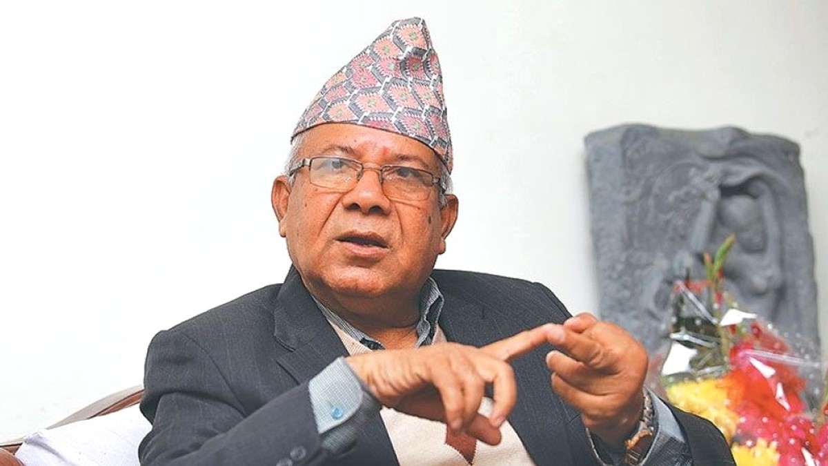 कम्युनिष्ट आन्दोलन अझै जीवित छ, निराश हुनु आवश्यक छैन : माधवकुमार नेपाल